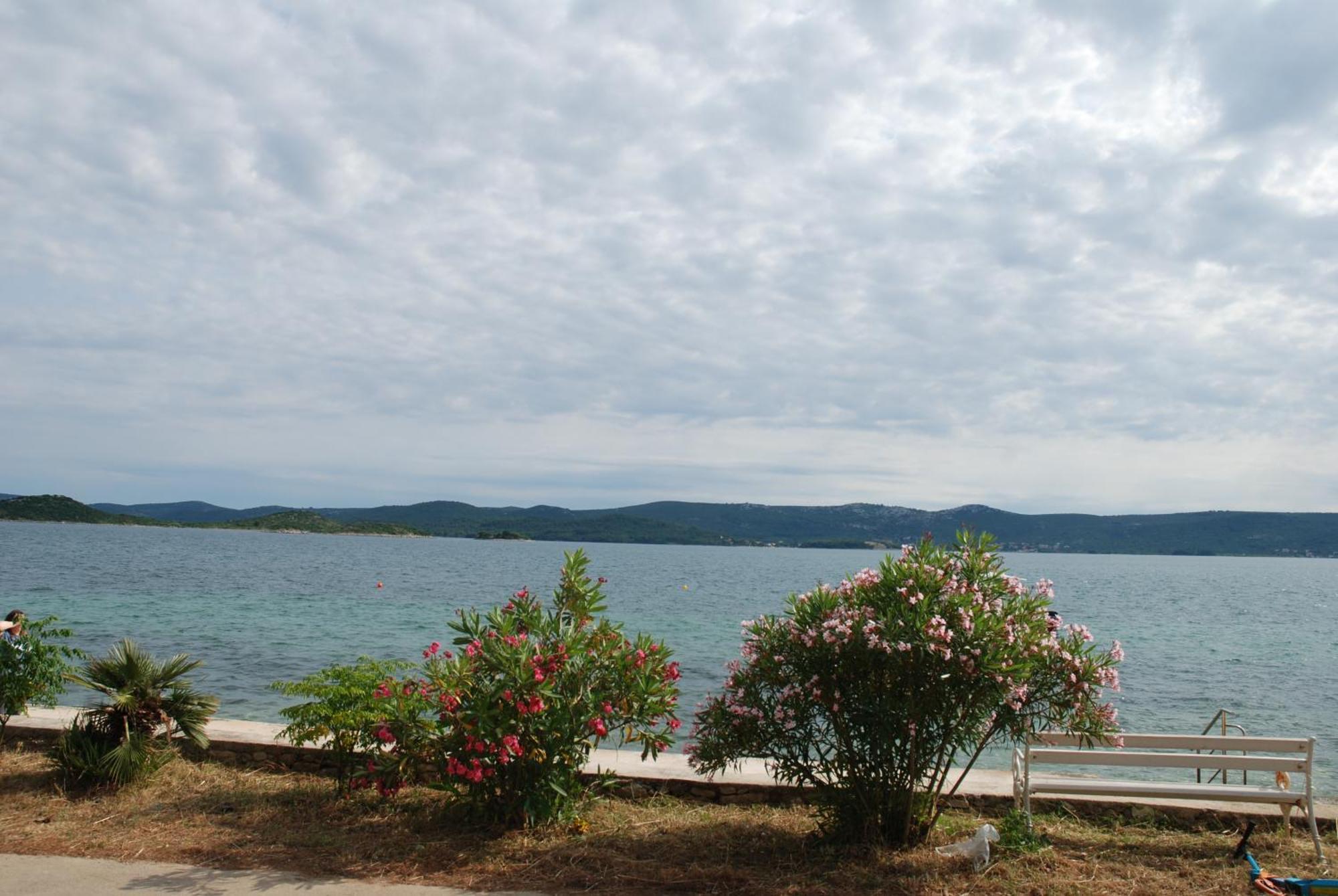 5 Meters From The Sea With Private Beach - 70M2 Colibri Sunset Apartments Sveti Petar  Esterno foto